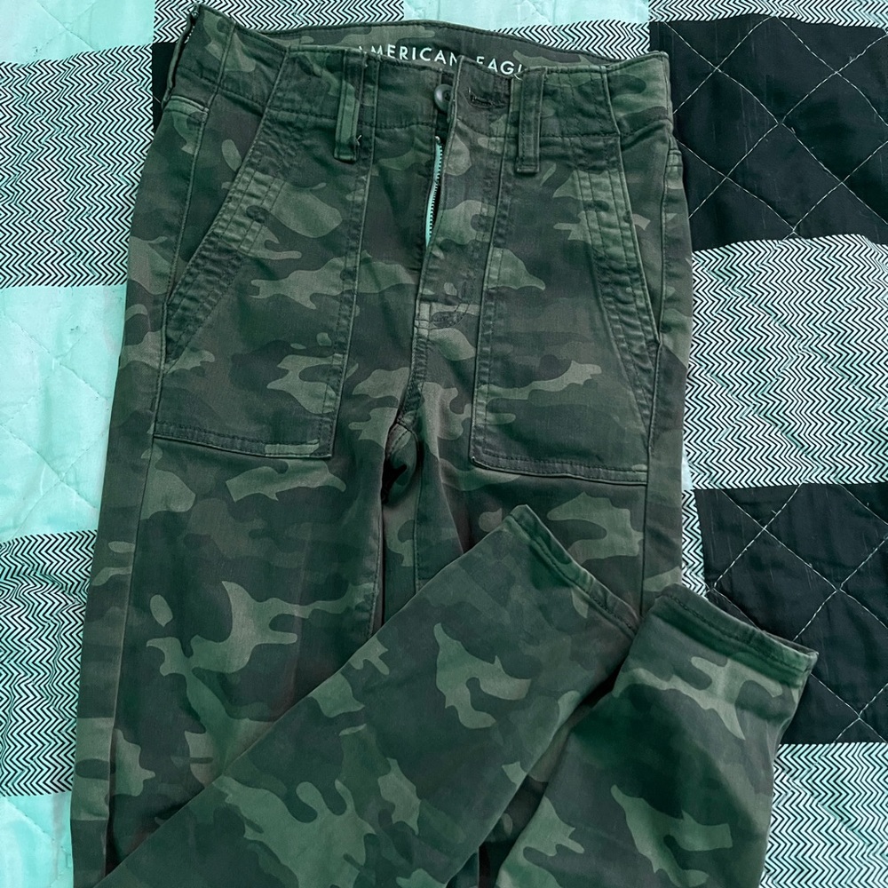 American Eagle Size 00 camo jeans
